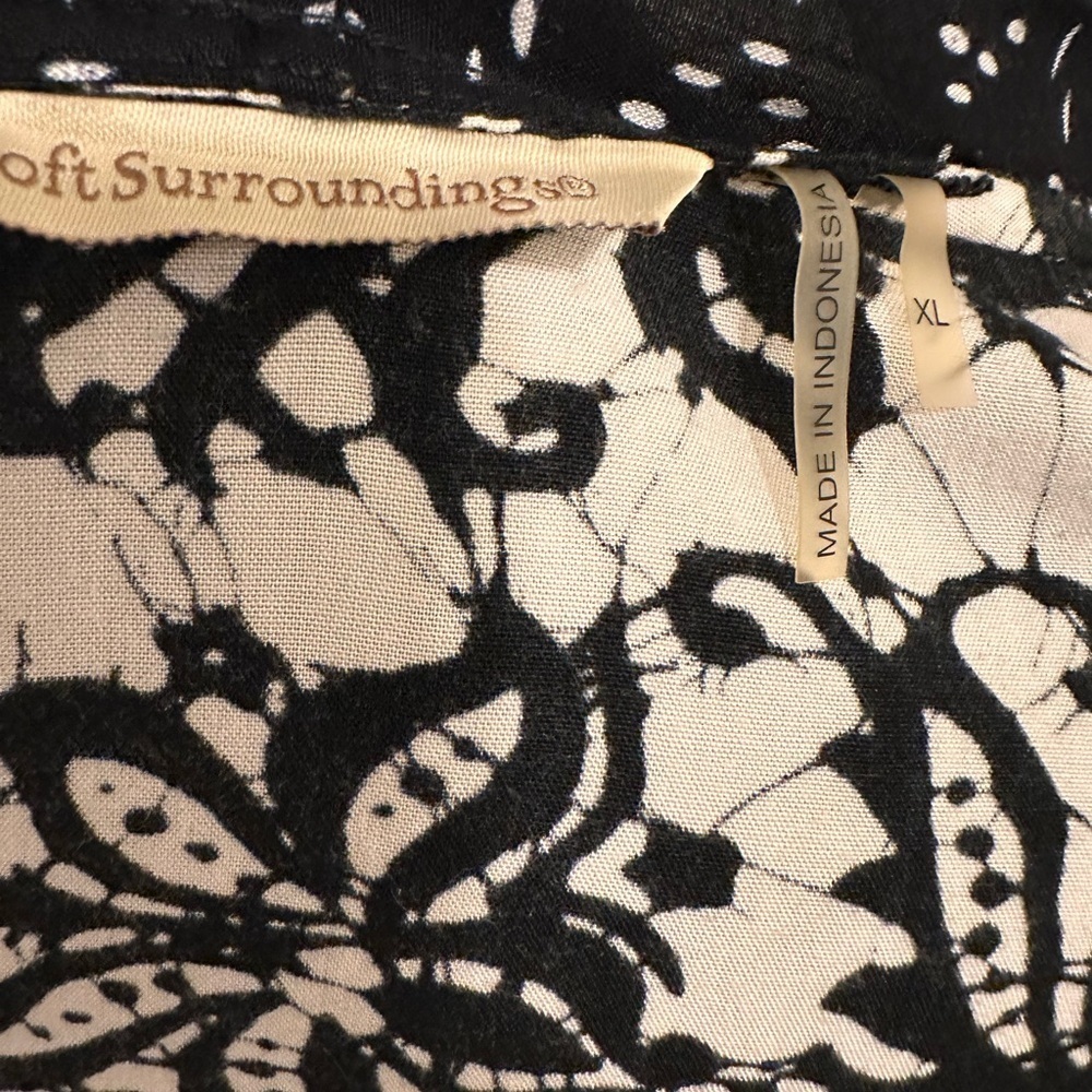 Soft Surroundings Black and White Botanical Kimono - Picture 3 of 3